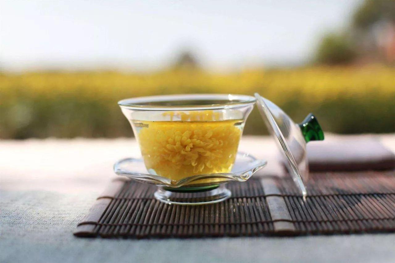 黄芪枸杞菊花茶